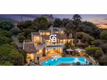 villa avec piscine en bord de mer nice (06)
