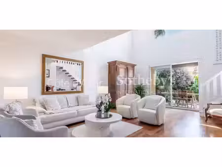 villa avec piscine et jardin nice (06)