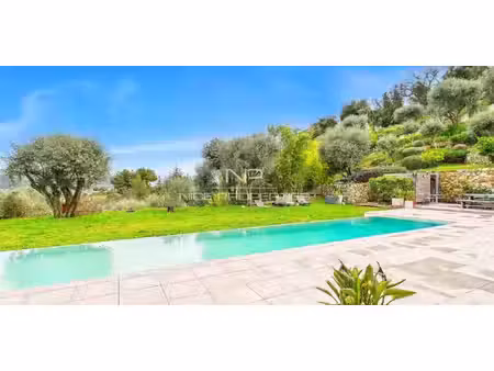 villa avec piscine et terrasse nice (06)