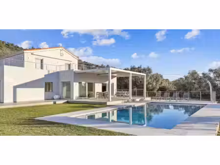 villa avec piscine et terrasse mont leuze - villefranche-sur-mer (06)