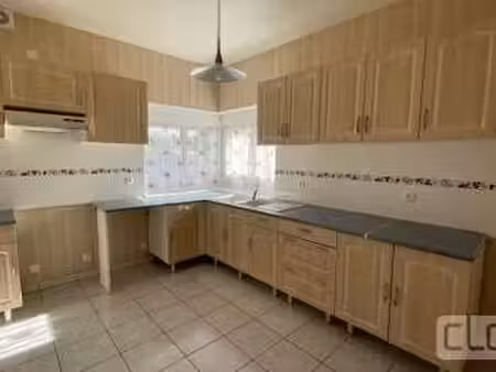 location appartement 3 pièces à plonéour-lanvern (29720) : à louer 3 pièces / 82m² plonéou