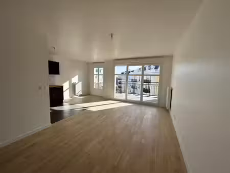 beau t3 de 65m² avec balcon + parking ( non meublé)