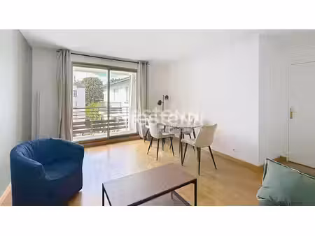 a louer : appartement 3 pièces meublé de 63 m² avec balcon et parking s/sol