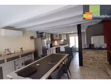chaussin proche  vends grande et confortable maison de 9 pièces  7 chambres  sur un terrai