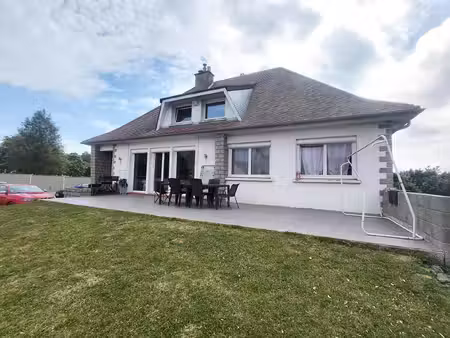 maison potentiel de 6 chambres sur sous-sol avec jardin