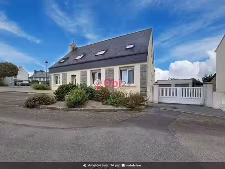 de beaux volumes et un fort potentiel au cœur de saint-goazec – 5 chambres