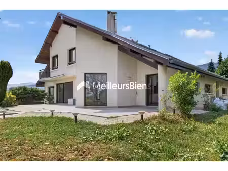 rare à la location – maison familiale non meublée avec piscine – 300 m²