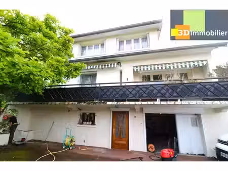 proche dole  vends agréable maison de 7 pièces  sur grand terrain plat et clos de 2155 m²