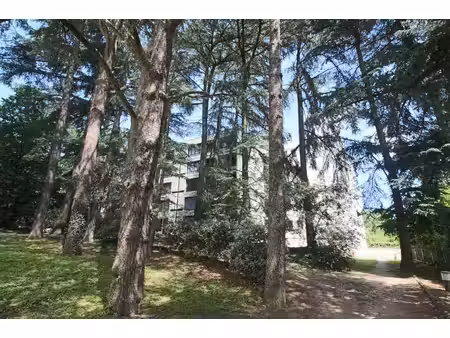 appartement t4  prox mairie st genis laval  place de parking et sa cave- au coeur d'une ré