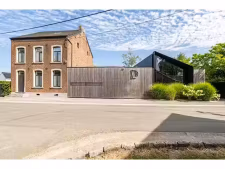 ensemble immobilier rare (maison + annexe + restaurant)