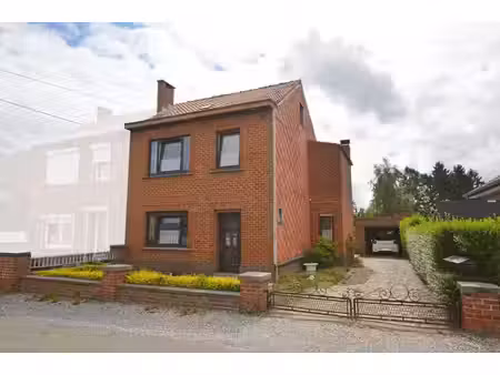charmante maison 3 façades avec garage