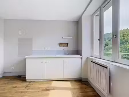 location appartement 3 pièces 60 m² à saint-martin-valmeroux (15140)  420 €