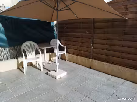 f2 rénové calme grande terrasse proche centre