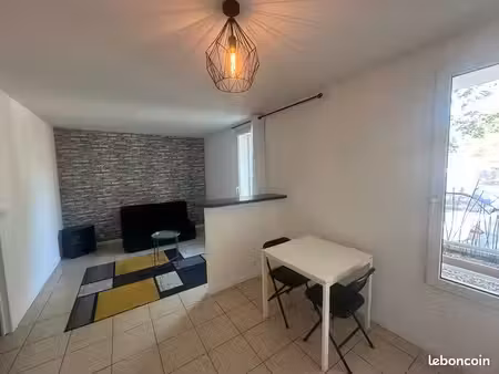 grand studio meublé