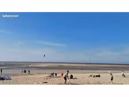 à louer — superbe studio au calme  à 300 m de la plage 760 / mois cc