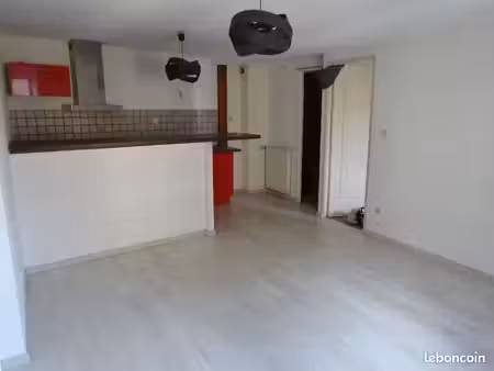 loue charmant f4 avec cuisine équipée au centre ville de vesoul avec garage