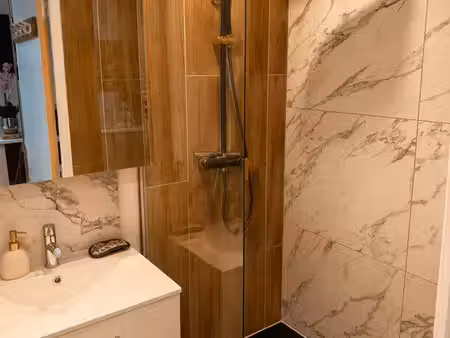 appart’ meublé  électricité  plus eau compris