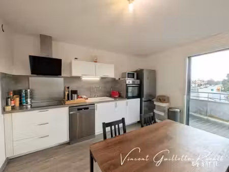 ensemble de 4 appartements-4 places de stationnements