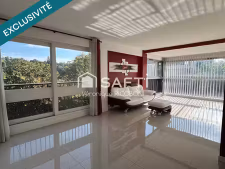 très bel appartement dans environnement calme et privilégié avec piscine et terrains de te