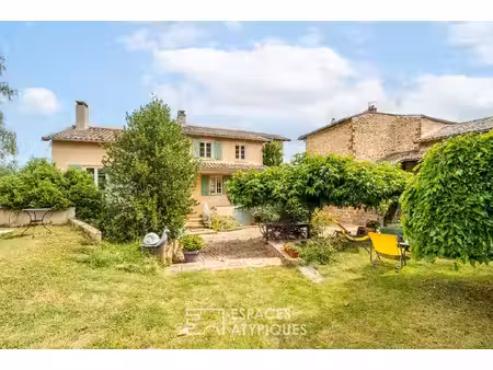 charmante maison ancienne avec dépendance  jardin et piscine