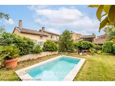 charmante maison ancienne avec dépendance  jardin et piscine