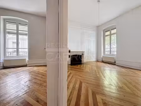 lyon 7 universites quai du rhône t2 66m² excel etat 295000€
