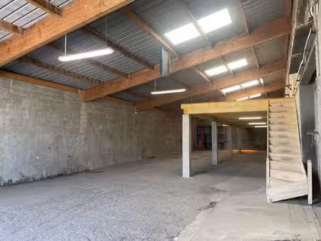 a colombiers  hangar de 275 m2