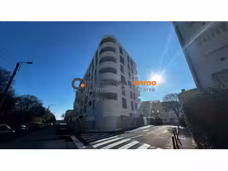 montpellier cité créative clémenceau .double parking avec borne électrique ? possibilité d