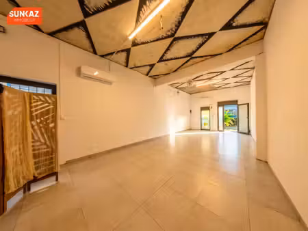 saint pierre à bois d'olives -local commercial de 57 m² - loye