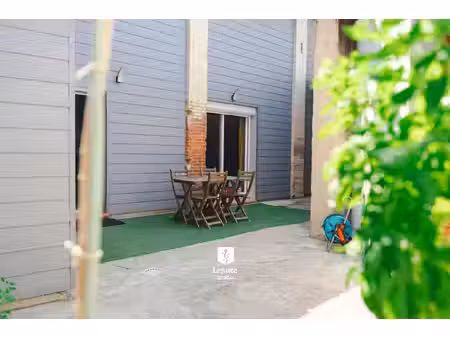 maison rénovée avec joli extérieur intimiste