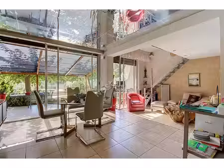 maison de plain-pied 101 m² avec piscine  garage et terrain de 523 m² à vitrolles