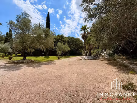 terrain de 650 m²