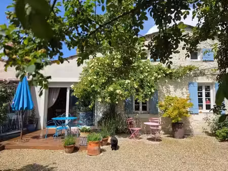 vente maison 5 pièces 249 m² à saint-georges-des-coteaux (17810)  437 825 €