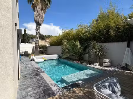 bas de villa 110 m2 piscine jardin 300m2 +parking privatif voiture