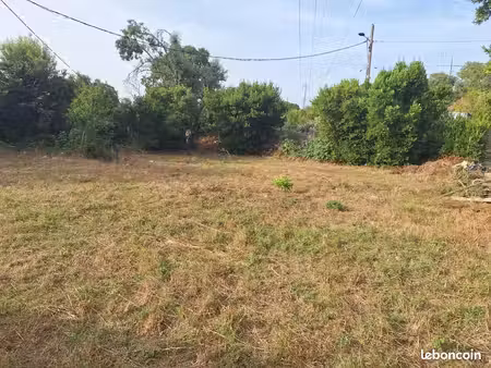 terrain 602 m² miramas