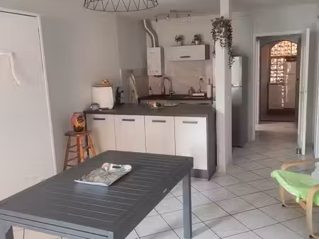 sausset appart 43 m²  1 pièce avec véranda  loggia  jardinet