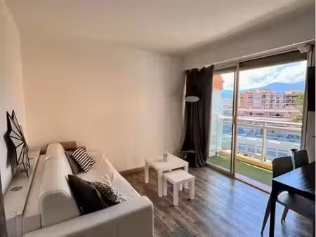 studio/t1 bis meublé rénové – proche mer – terrasse avec vue dégagée