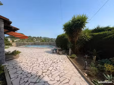 mougins – quartier de la grande bastide appartement 106 m² – jardin privatif de 330 m² – p