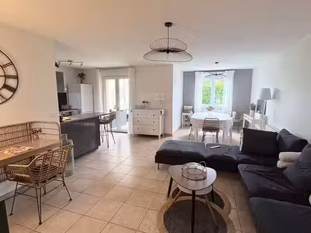 rare à azieu – t3 traversant 72 m² avec terrasse plein sud sans vis-à-vis
