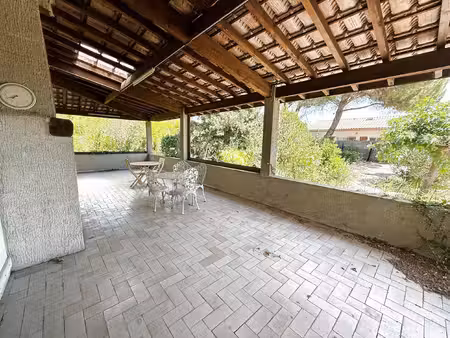 maison de plain pied avec piscine sur 2420 m2 de terrain ar