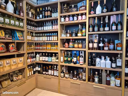boutique 30 m² arles