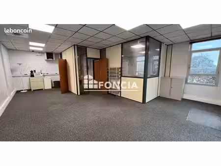 bureau en parfait état
