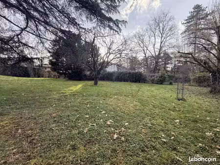 terrain à bâtir de 930 m² à charbonnieres-les-bains (69)