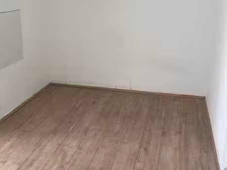 studio lumineux et fonctionnel