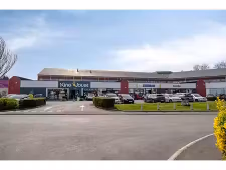 magasins loués – cession des actions – rendement net de 7 %