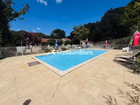 gîte avec piscine en pleine nature
