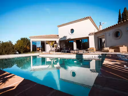 magnifique villa de haut standing de 205 m² sur un terrain de 2000 m² avec piscine