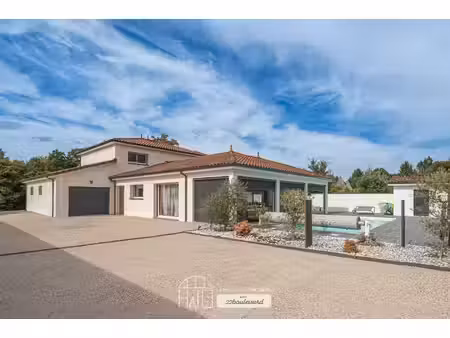 maison 8 pièces - 250 m²