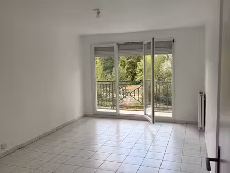 bussy-saint-georges – 3 pièces 60m² + terrasse  vue dégagée  2 parkings – à 3 min à pied d
