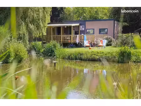 étang avec mobil home